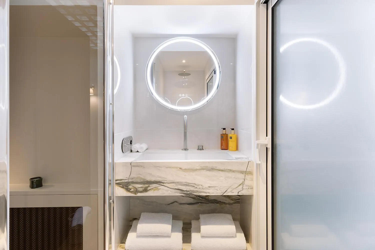 Oniri - Serviced Apartments Eiffel Tower - Rue D'Augereau Paris France